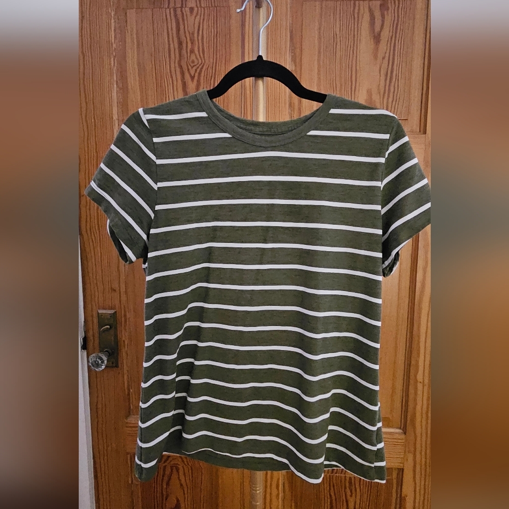 Time and Tru Green & White Tshirt Size 8-10 Medium